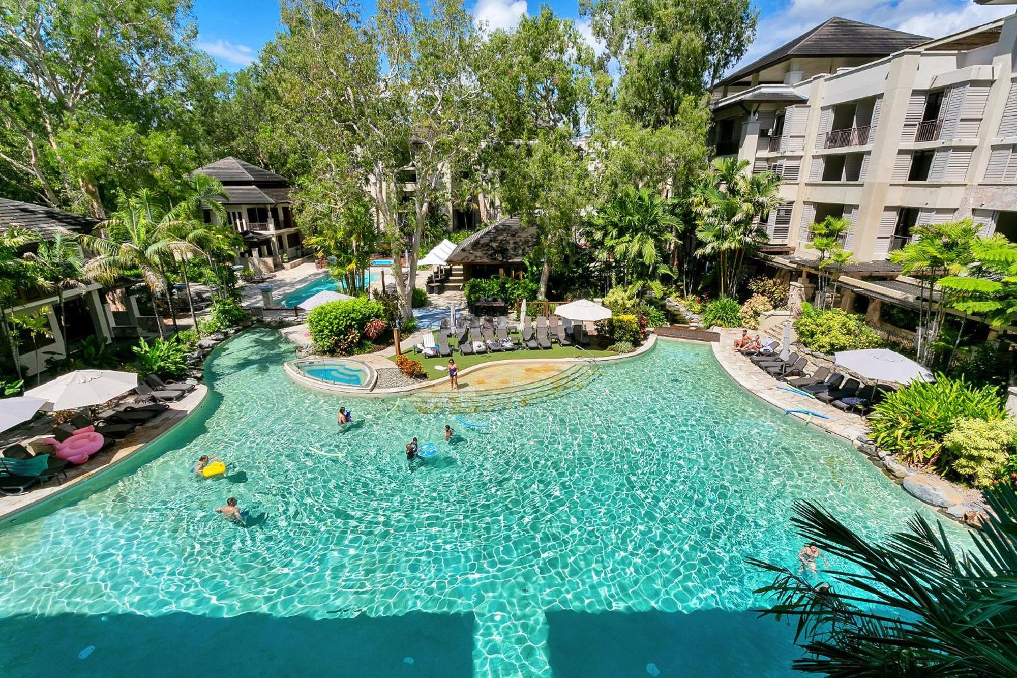 Private Apartments In The Temple Beachfront Resort パーム・コーブ エクステリア 写真